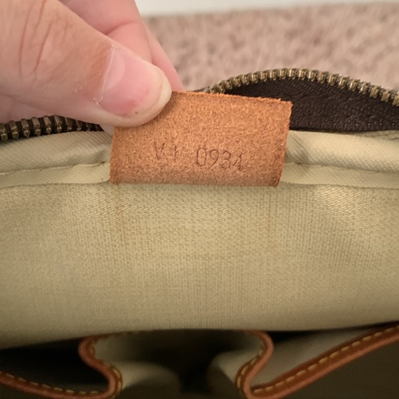 Louis Vuitton Deauville monogram canvas bag with date code VI0934 - Picture 6 of 10